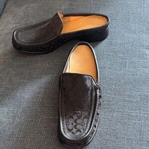 Coach flat slides